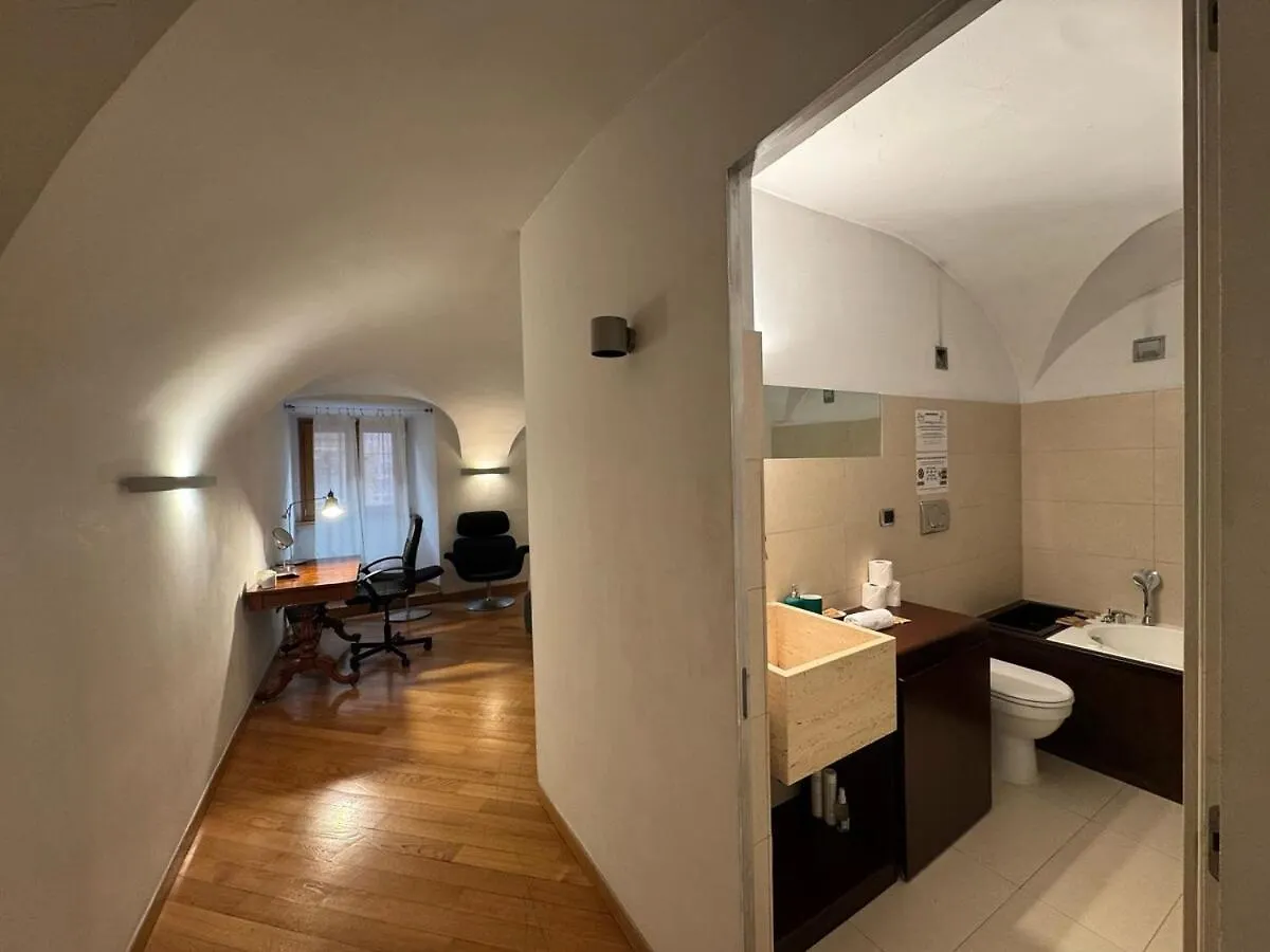 New! Renovated Apt In Ancient Rome