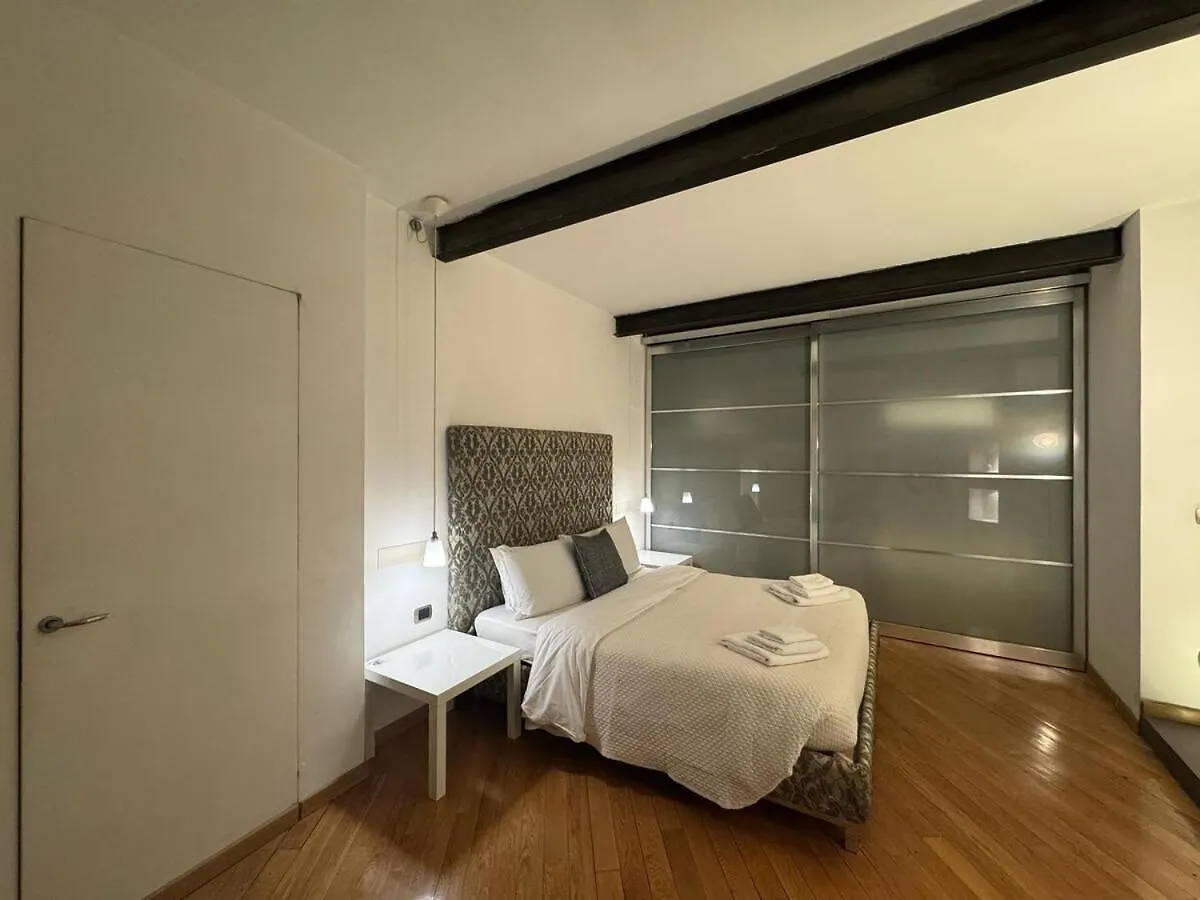 New! Renovated Apt In Ancient Rome Apartment