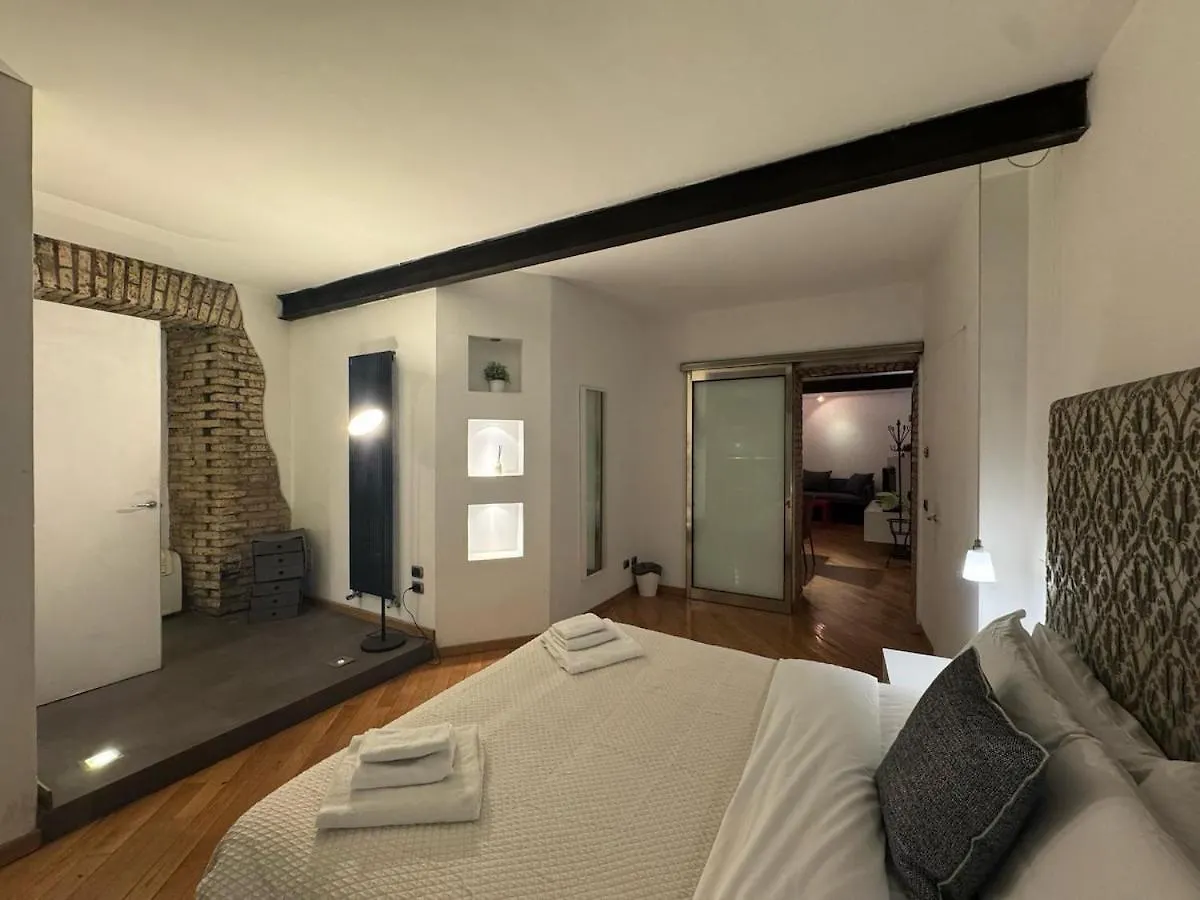 New! Renovated Apt In Ancient Rome