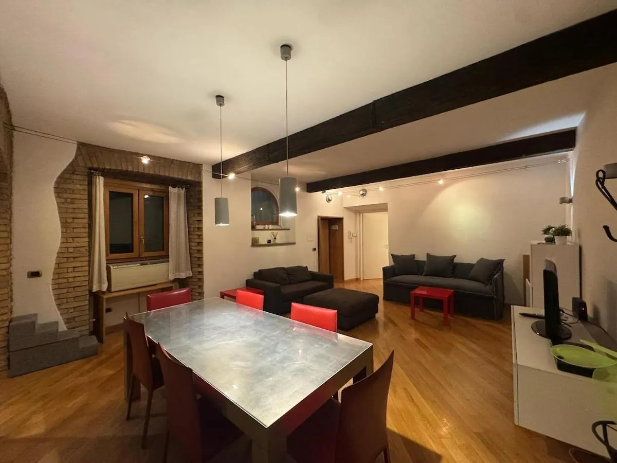 New! Renovated Apt In Ancient Rome 0*,